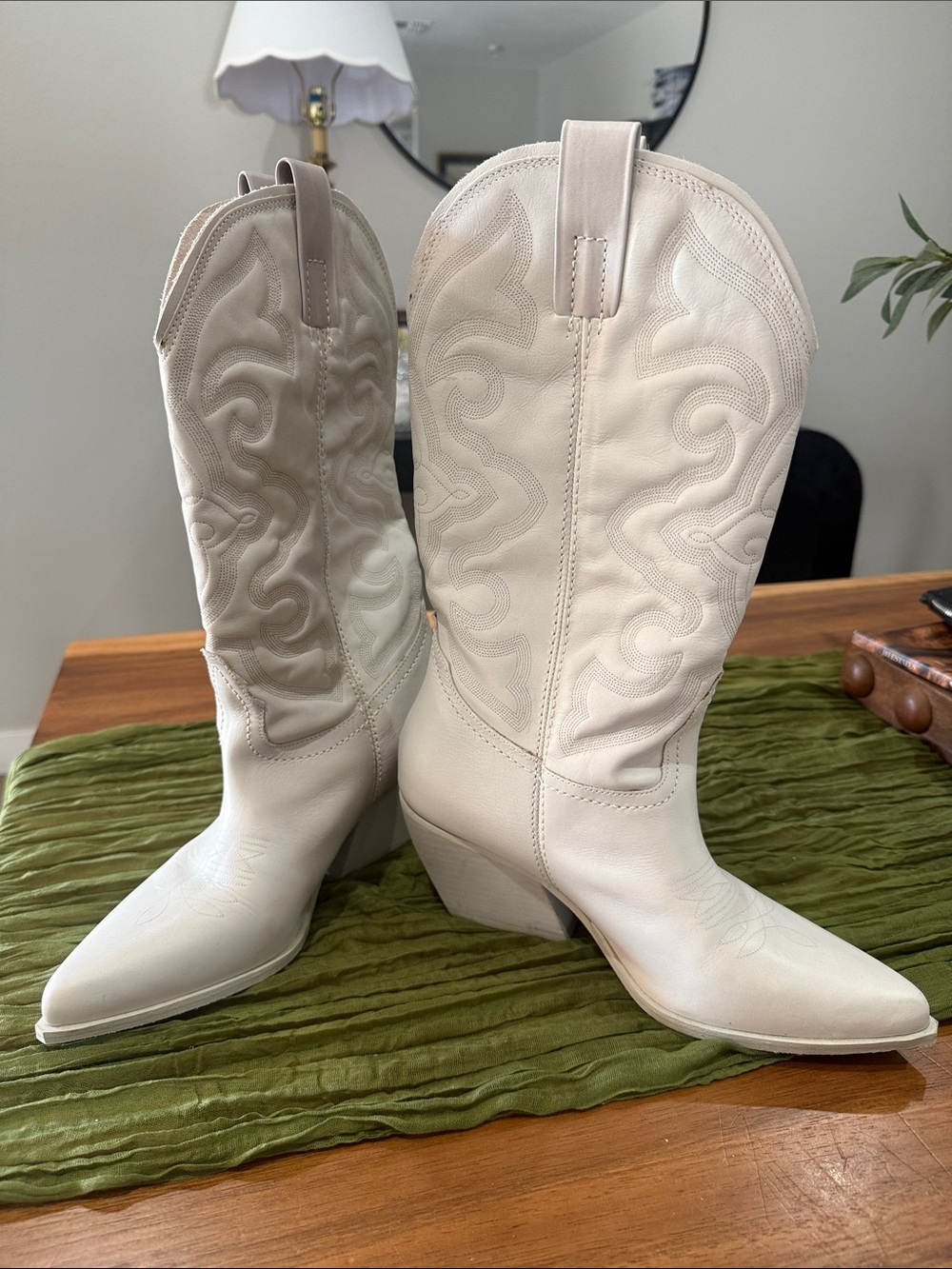 Women's Cream Western Cowboy Boots - Stylish Embroidered Mid-Heel